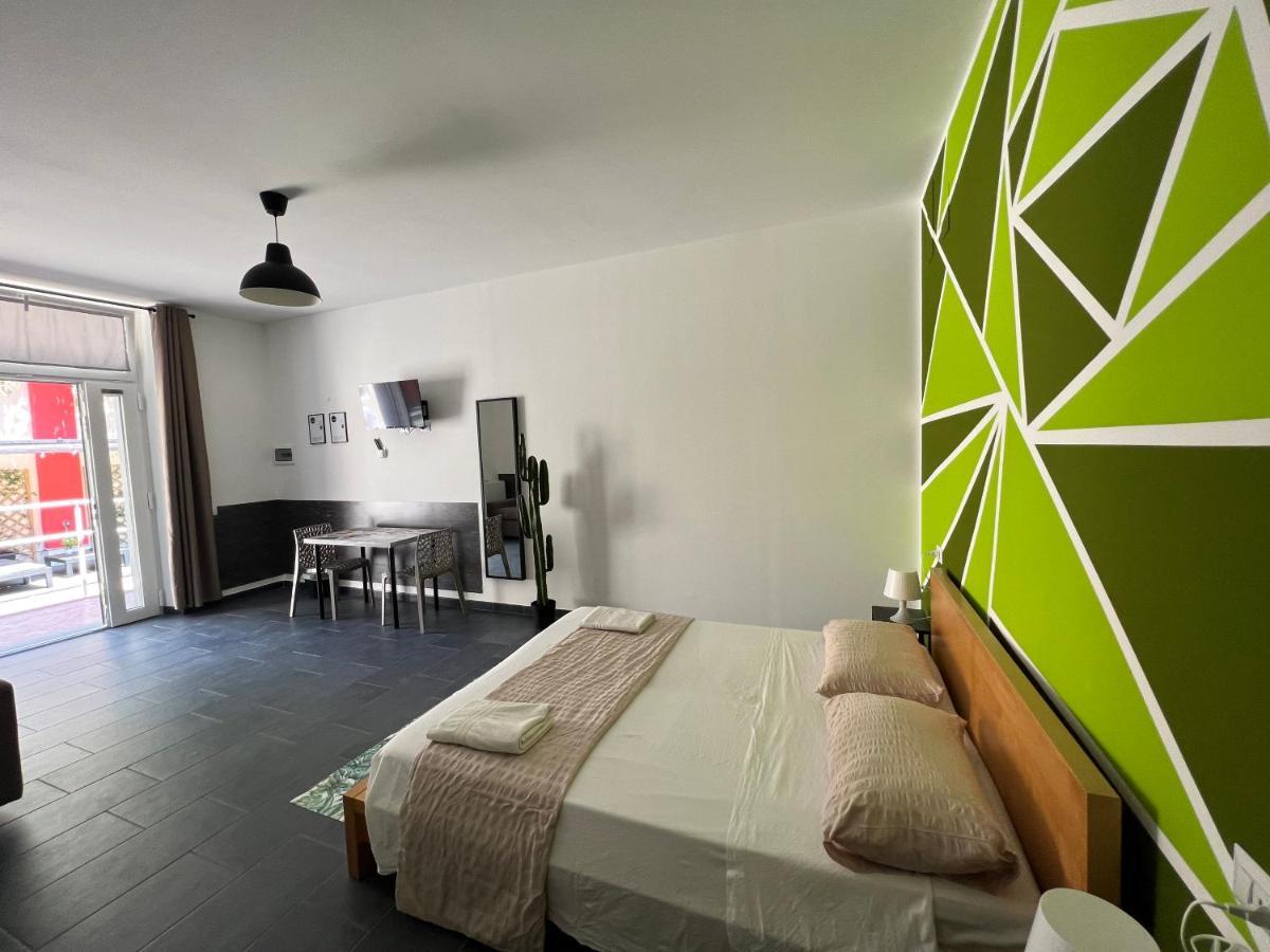 Metro Young Hostel